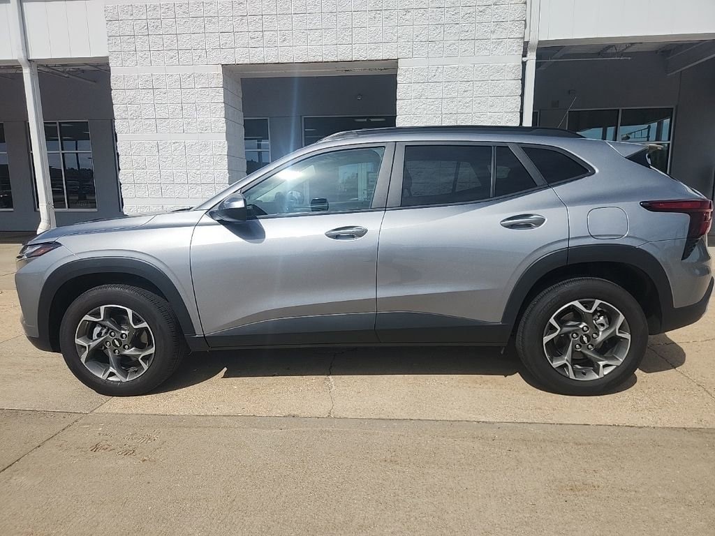 Used 2025 Chevrolet Trax LT FWD LT