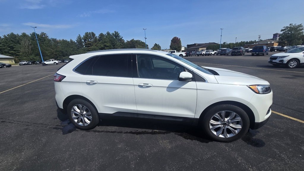 2024 Ford Edge Titanium photo 4