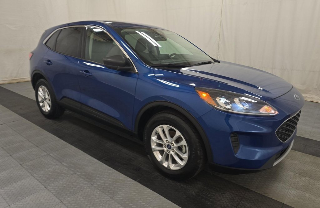 2022 Ford Escape SE Hybrid photo 2