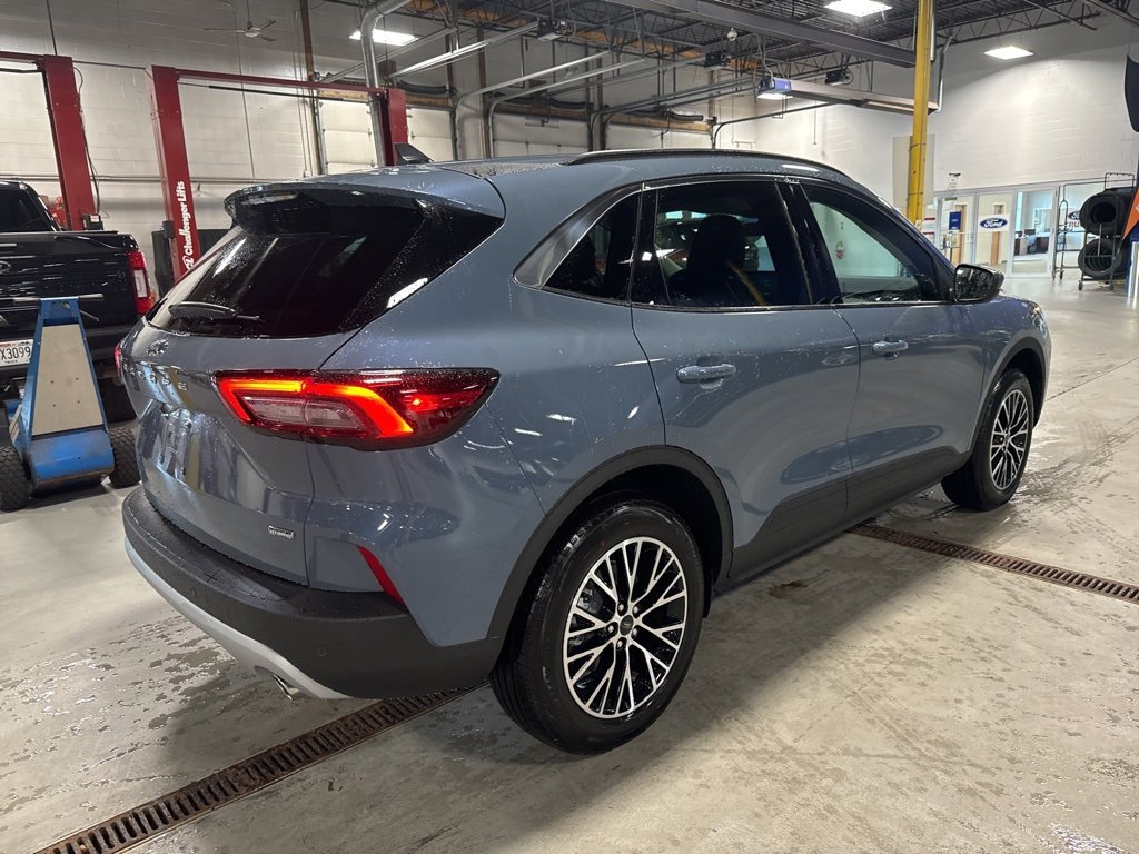 2024 Ford Escape photo 3