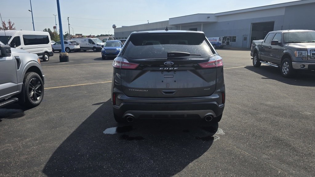 2024 Ford Edge Titanium photo 4