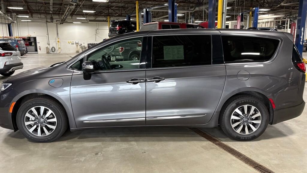 Used 2023 Chrysler Pacifica Hybrid Limited Hybrid Limited FWD