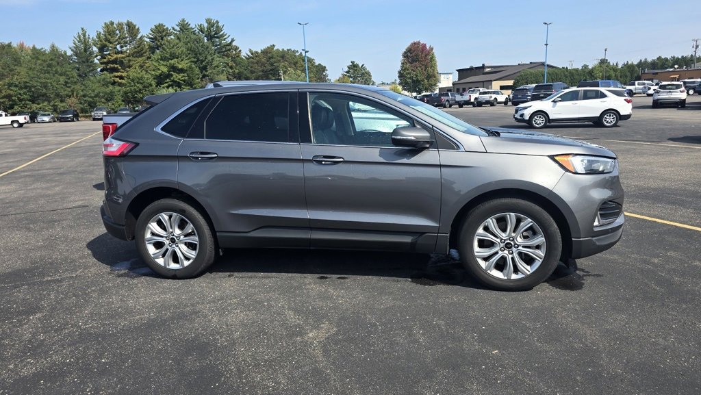 2024 Ford Edge Titanium photo 2