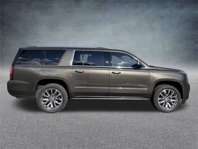 Used 2019 GMC Yukon XL Denali with VIN 1GKS2HKJ7KR141576 for sale in Fox Lake, IL