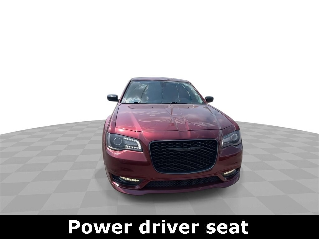 2020 Chrysler 300 Touring L photo 2