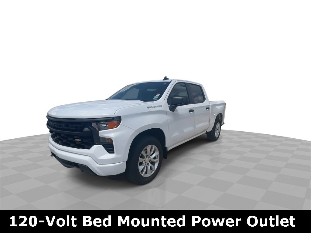 2023 Chevrolet Silverado 1500 Custom photo 3