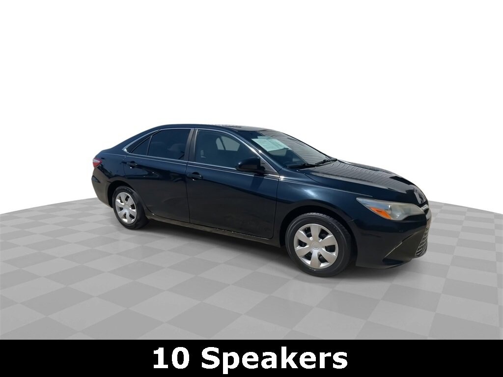 2017 Toyota Camry LE photo 2