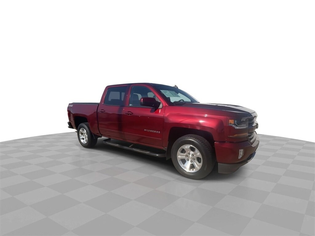 2017 Chevrolet Silverado 1500 LT photo 2