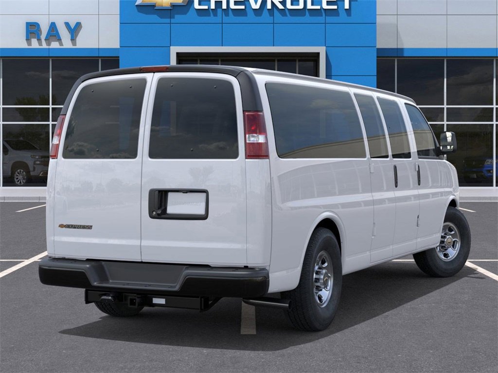 2025 Chevrolet Express Passenger 3500 photo 4