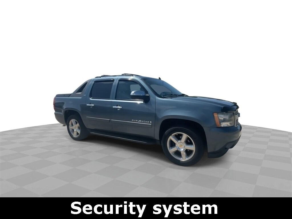 2008 Chevrolet Avalanche LTZ photo 2