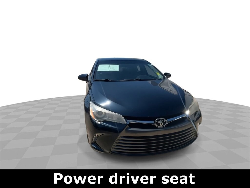 2017 Toyota Camry LE photo 3
