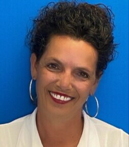 Staff member Sissy Patin from ID_b49c0eb9e068