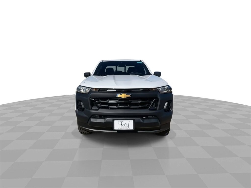 2025 Chevrolet Colorado LT photo 2