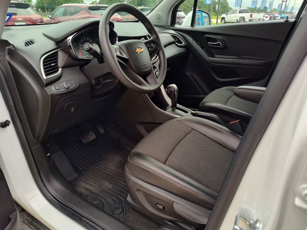 Used 2022 Chevrolet Trax LT with VIN KL7CJPSM9NB503229 for sale in Abbeville, LA