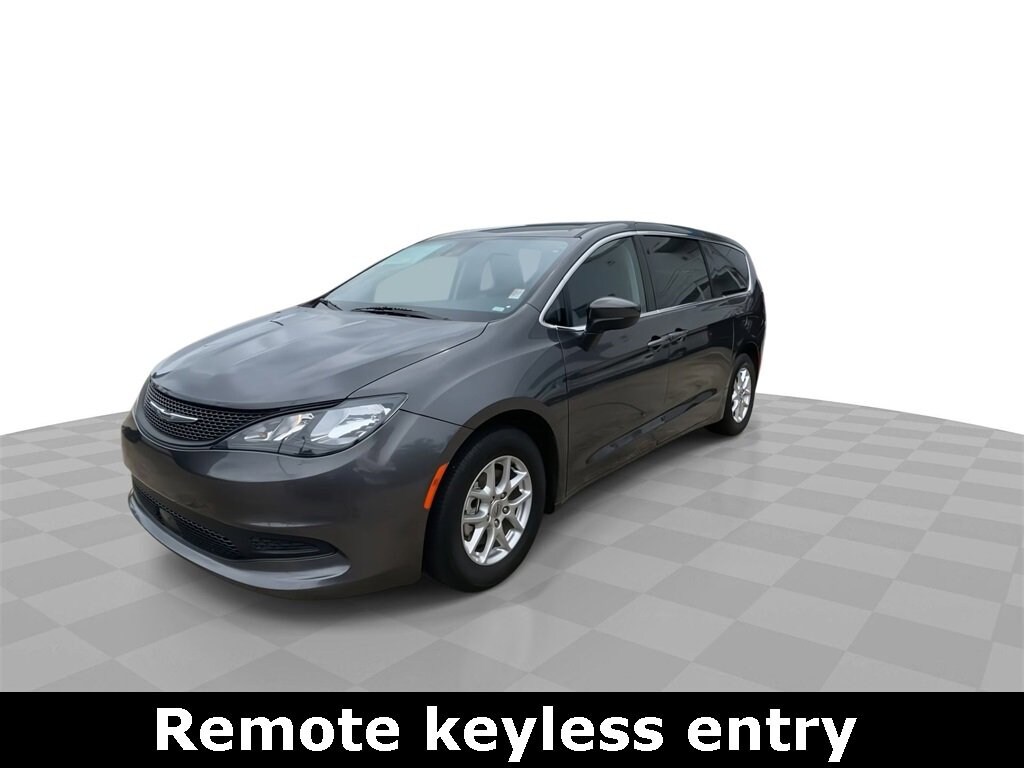 2023 Chrysler Voyager LX photo 4