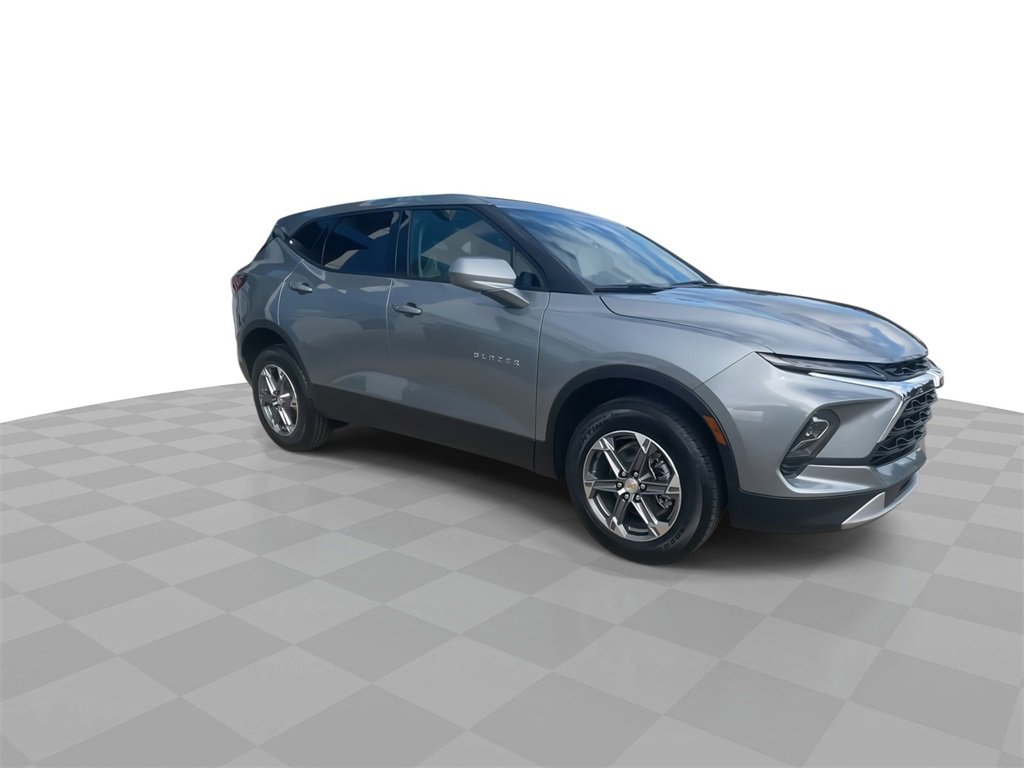 2026 Chevrolet Blazer 2LT photo 2