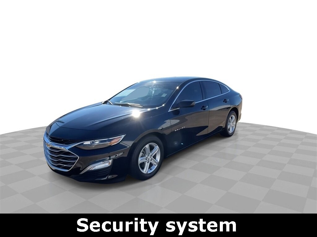 2025 Chevrolet Malibu LS photo 4