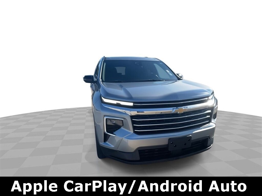 2025 Chevrolet Traverse photo 2