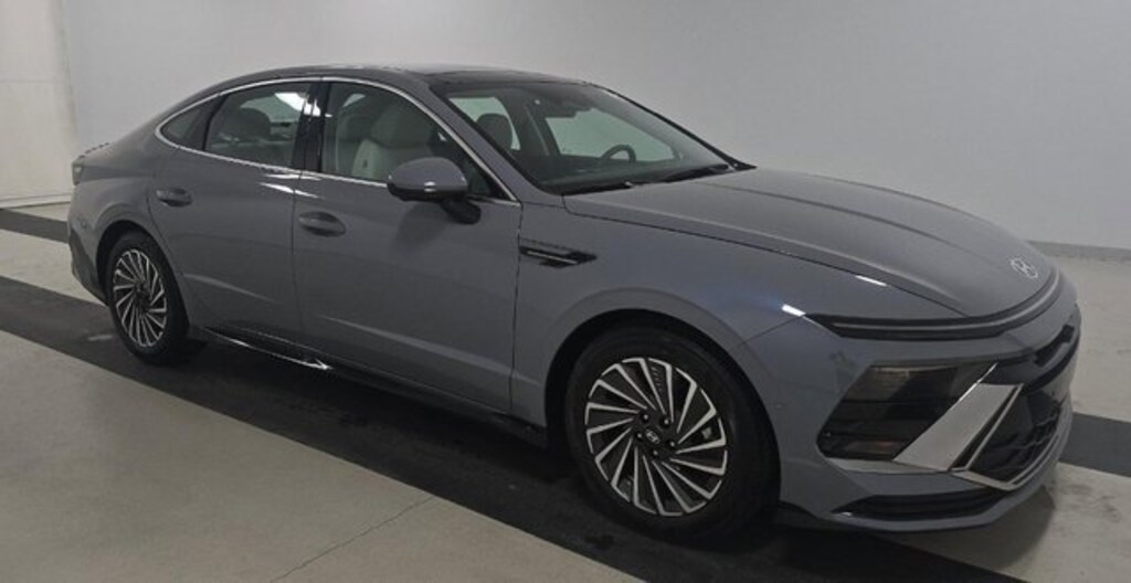 Used 2025 Hyundai Sonata Hybrid Limited Sedan