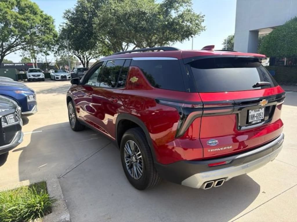 Used 2024 Chevrolet Traverse LT SUV