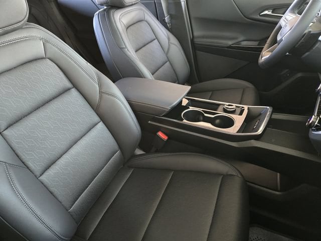 2027 Chevrolet Equinox LT - Photo 10