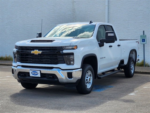 2025 Chevrolet Silverado 2500HD photo 2
