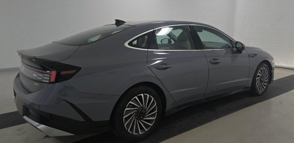 Used 2025 Hyundai Sonata Hybrid Limited Sedan