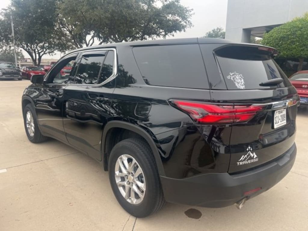 Used 2023 Chevrolet Traverse LS SUV