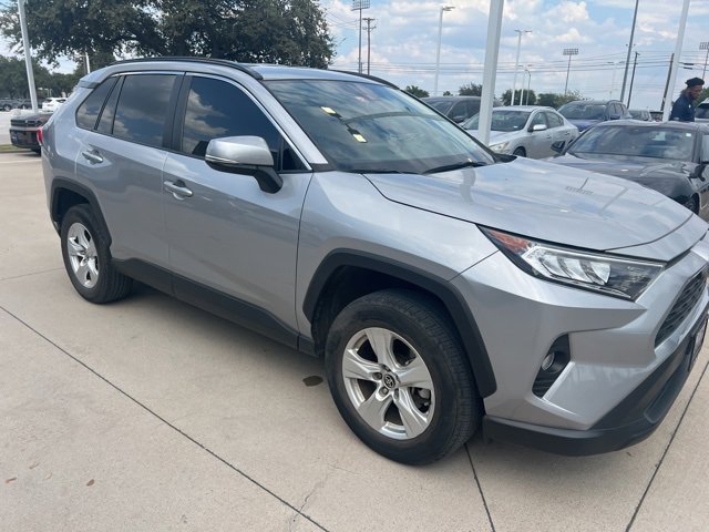 Used 2021 Toyota RAV4 XLE with VIN 2T3W1RFV5MC144158 for sale in Plano, TX