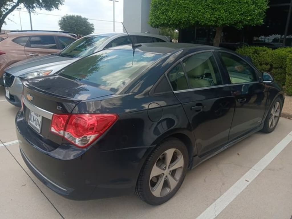 Used 2011 Chevrolet Cruze LT w/2LT Sedan