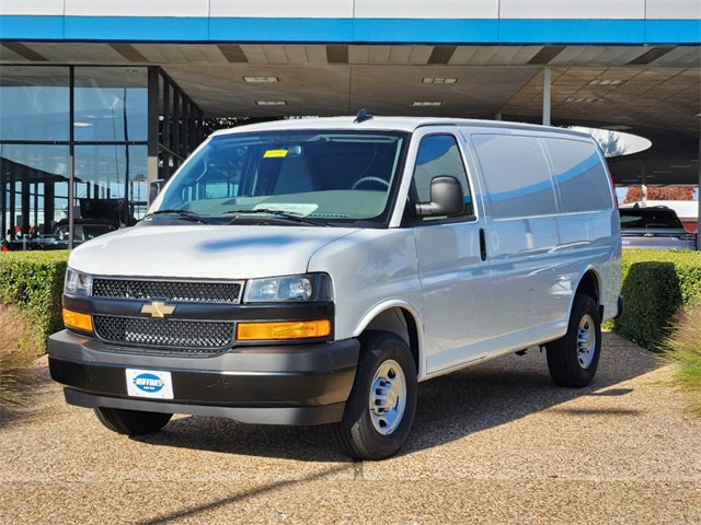 2024 Chevrolet Express Cargo 2500 photo 2