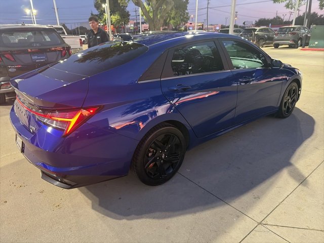 2022 Hyundai Elantra Hybrid Limited photo 2