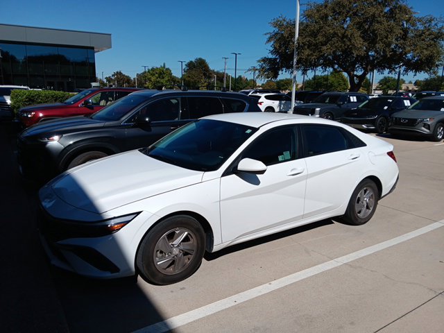 Used 2024 Hyundai Elantra SE Sedan