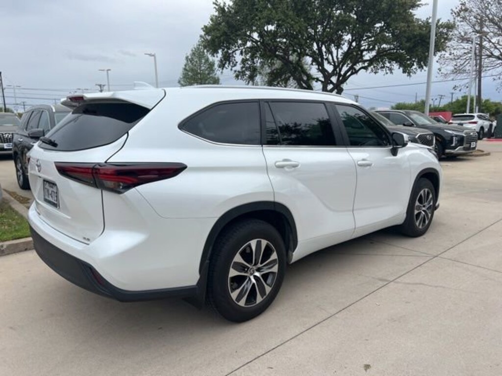 Used 2024 Toyota Highlander LE SUV