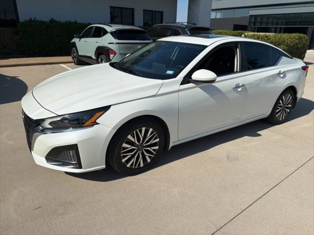 Used 2023 Nissan Altima 2.5 SV Sedan