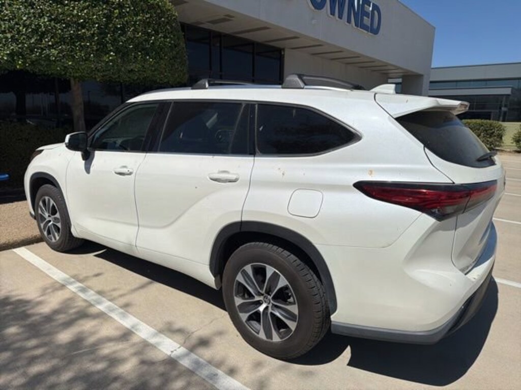 Used 2021 Toyota Highlander XLE SUV