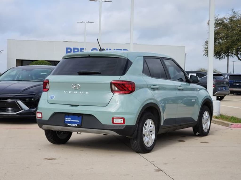 Used 2025 Hyundai Venue SE SUV