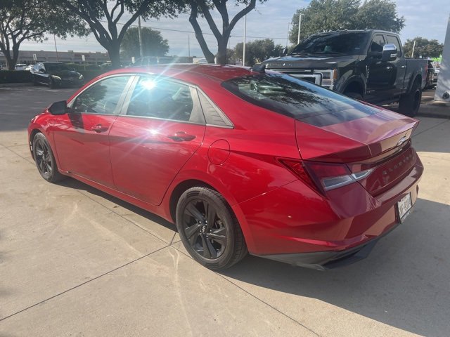 2023 Hyundai Elantra SEL photo 4