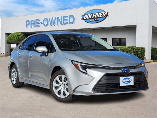 2025 Toyota Corolla LE's photo