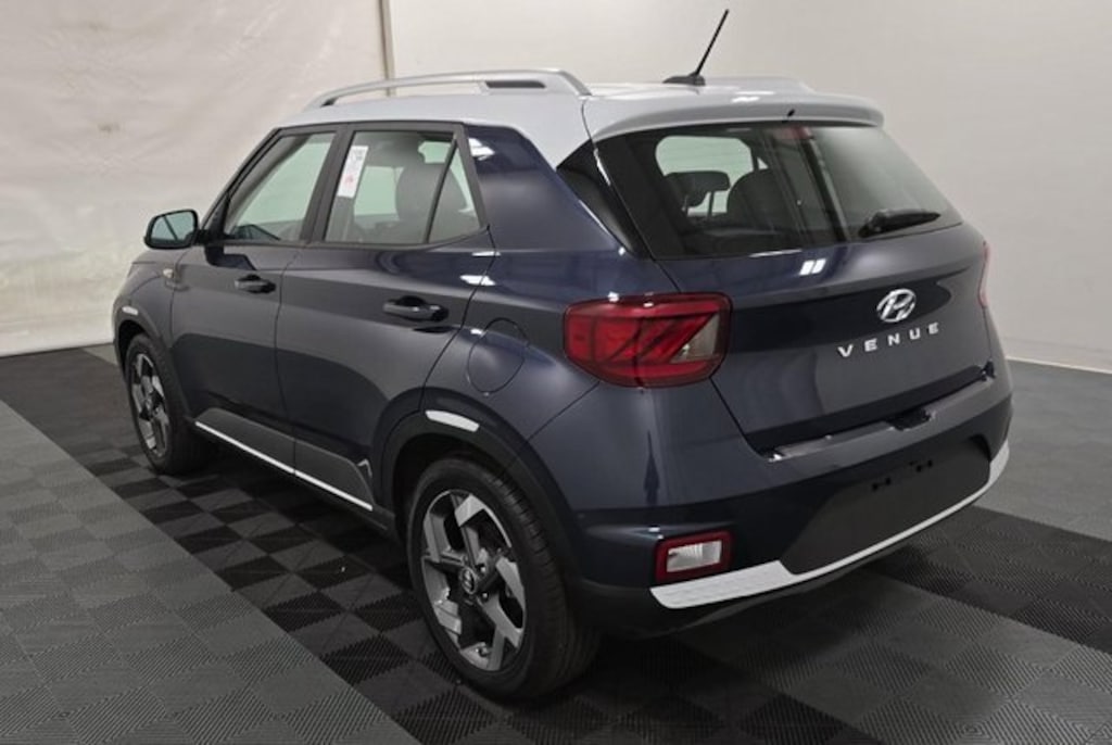 Used 2024 Hyundai Venue Limited SUV