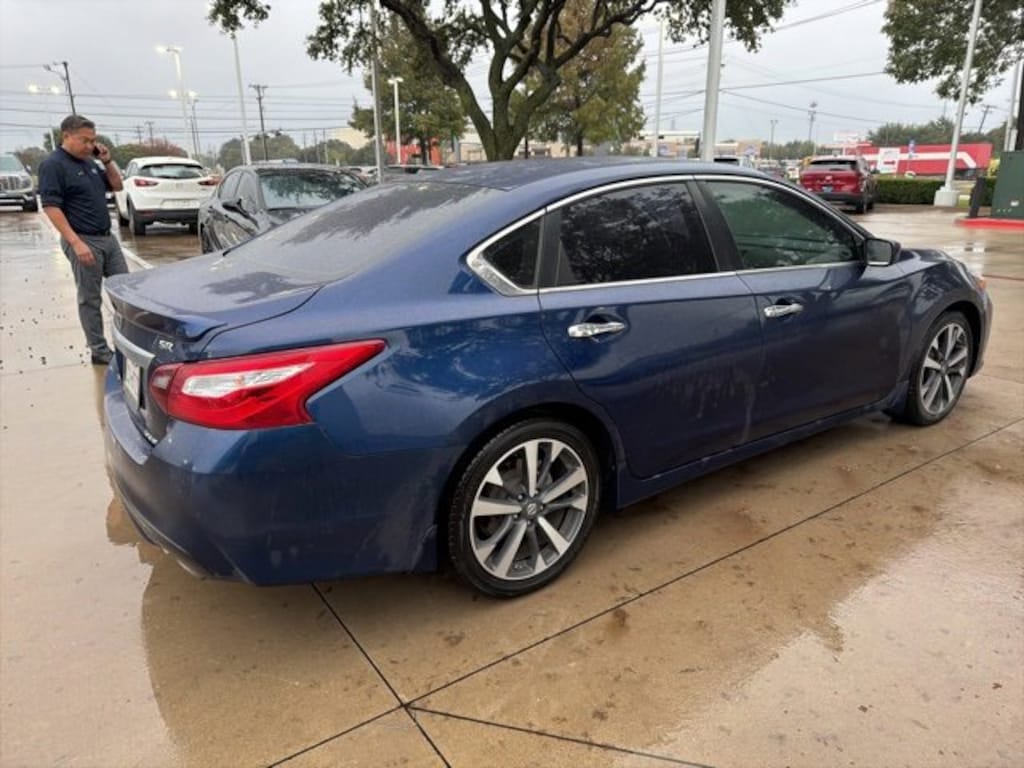 Used 2017 Nissan Altima 2.5 SR Sedan