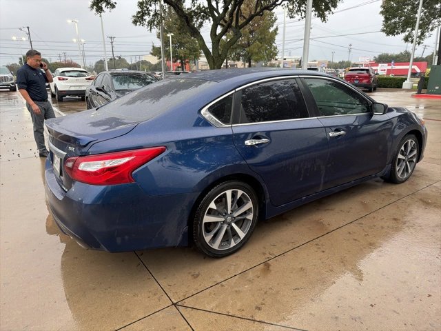 2017 Nissan Altima 2.5 SR photo 3