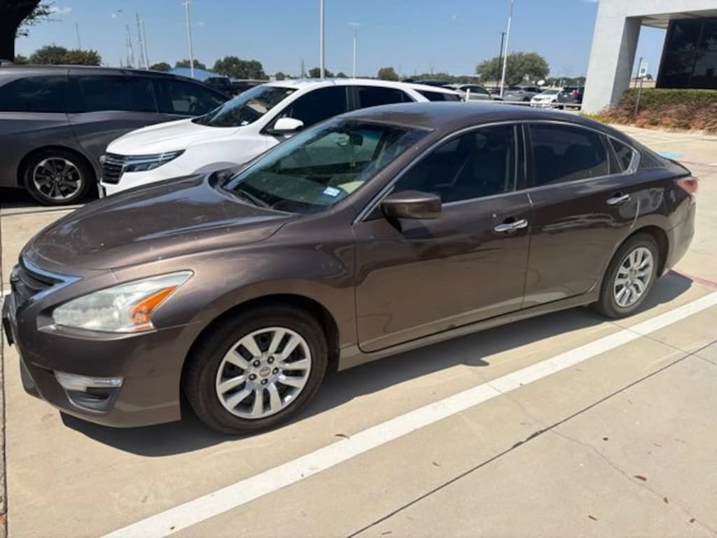 Used 2015 Nissan Altima 2.5 Sedan