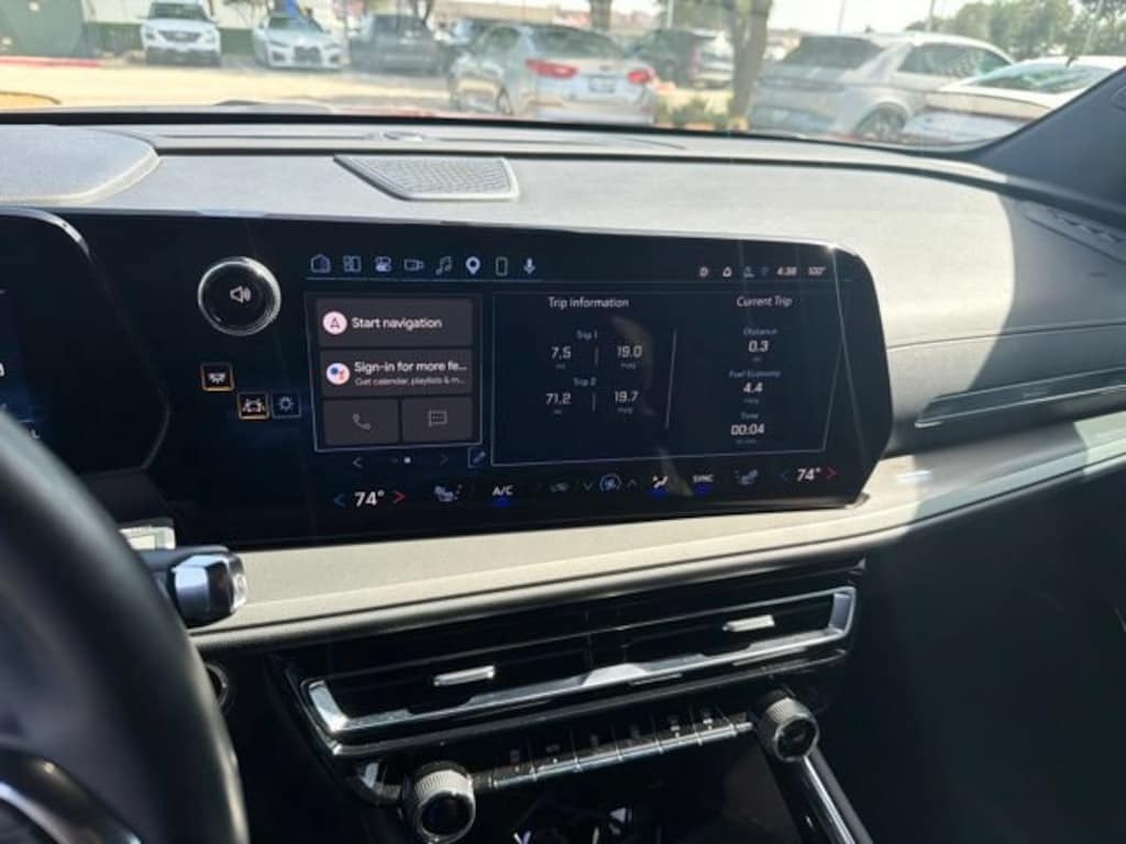 Used 2024 Chevrolet Traverse LT SUV