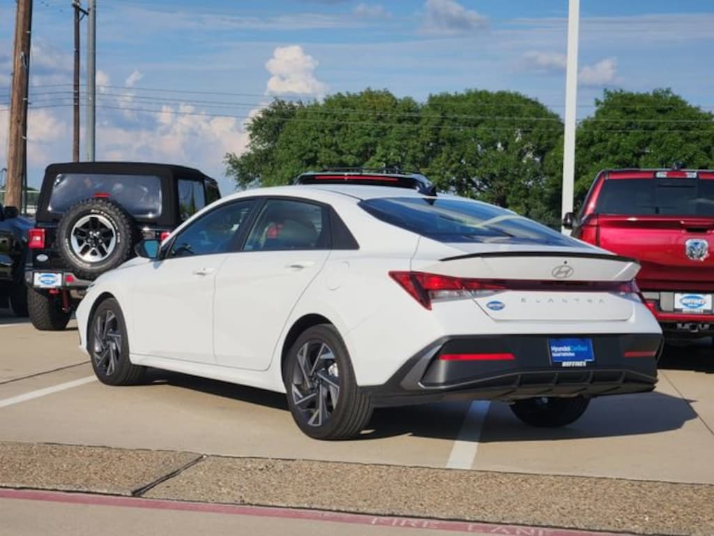Used 2025 Hyundai Elantra SEL Sport Sedan