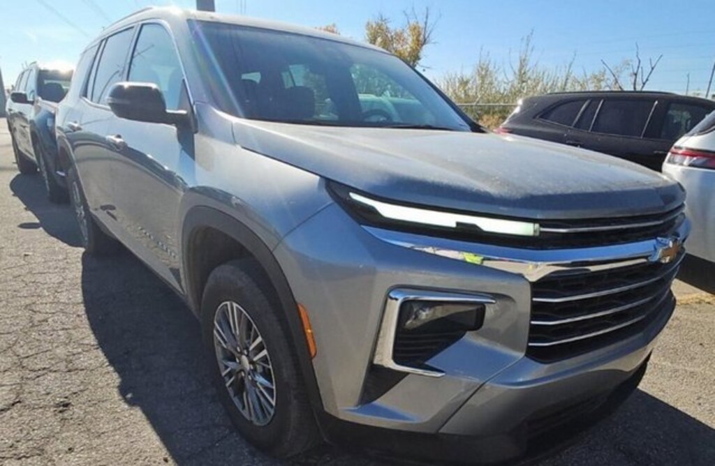 Used 2025 Chevrolet Traverse LT SUV