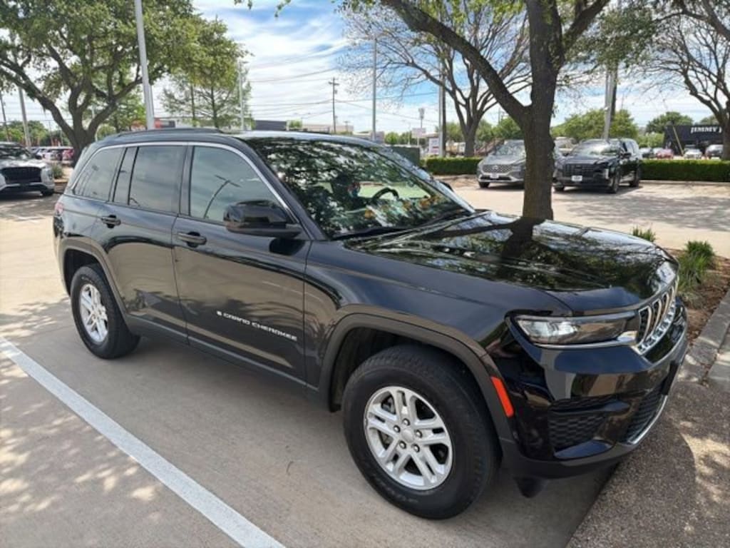 Used 2024 Jeep Grand Cherokee Laredo SUV