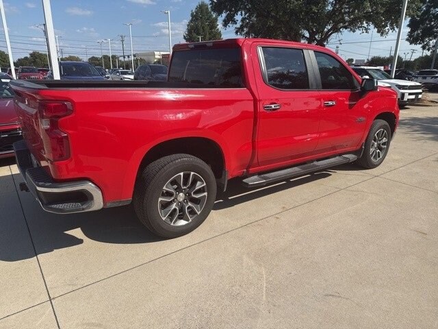 2022 Chevrolet Silverado 1500 LT photo 3