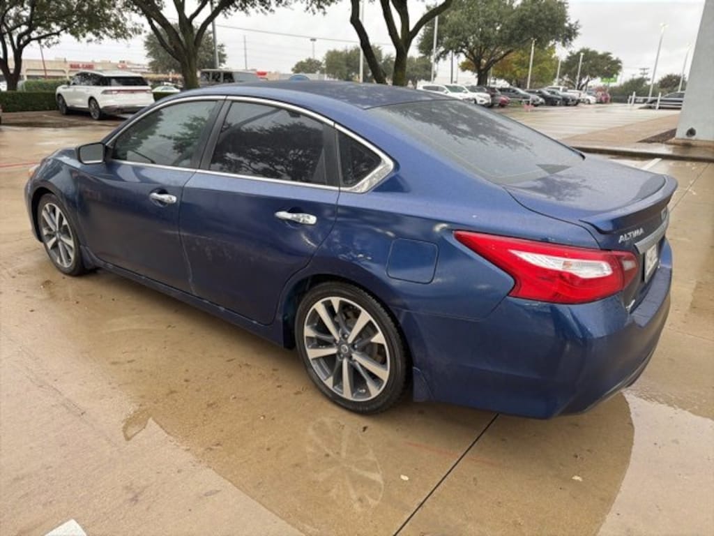 Used 2017 Nissan Altima 2.5 SR Sedan