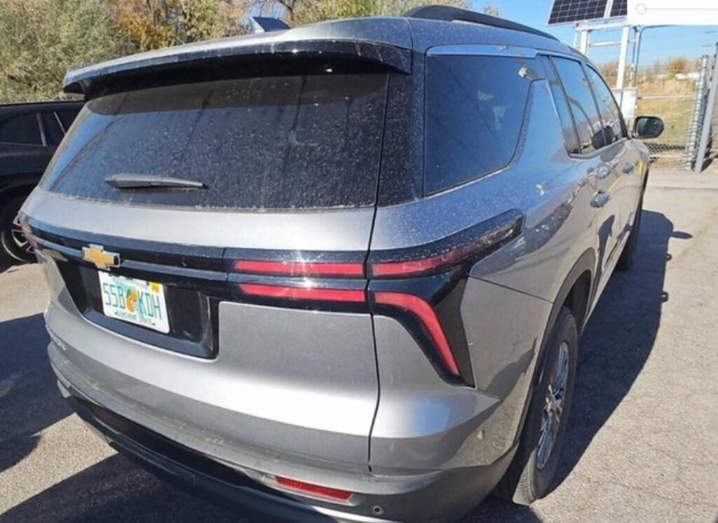 Used 2025 Chevrolet Traverse LT SUV